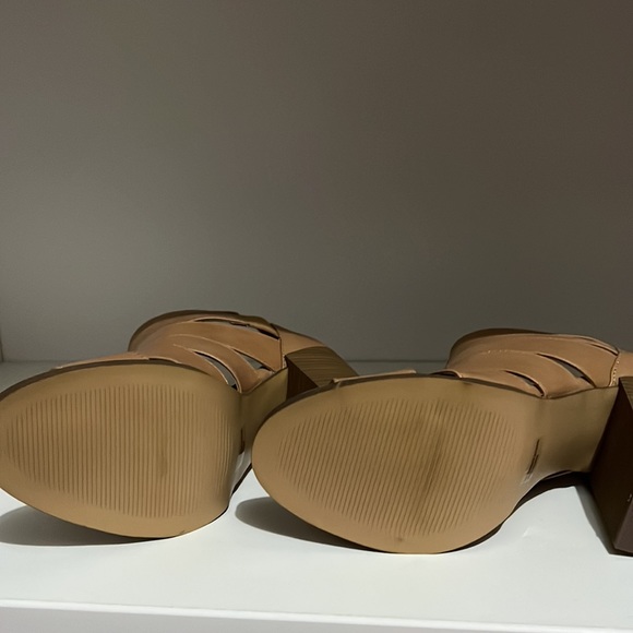 Camel open toe booties - Picture 2 of 4